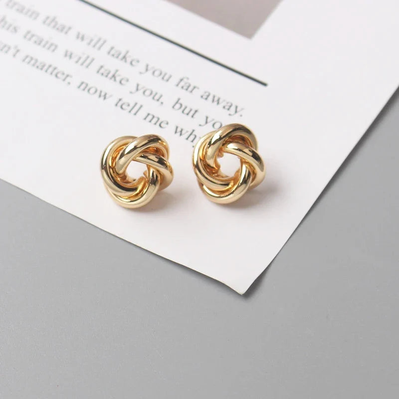 Panqureli® Kleine goldfarbene Metall-Ohrstecker für Damen mit gedrehtem rundem Design – außergewöhnlicher Modeschmuck