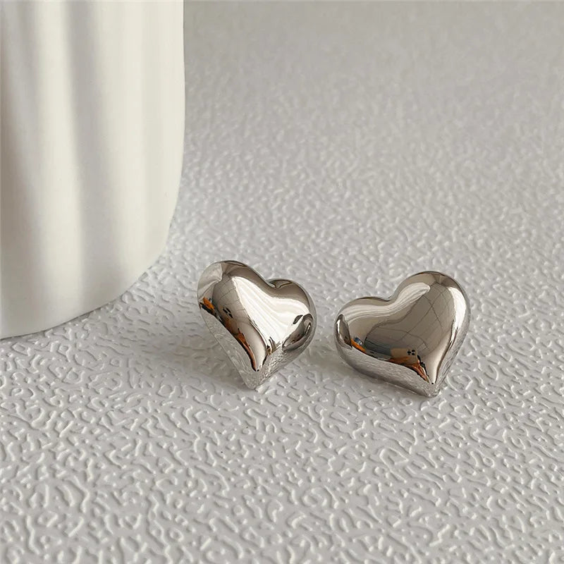 Panqureli® Goldfarbene Herz-Ohrstecker mit glatter Oberfläche für Damen und Mädchen – minimalistischer Hochzeits- und Brautschmuck
