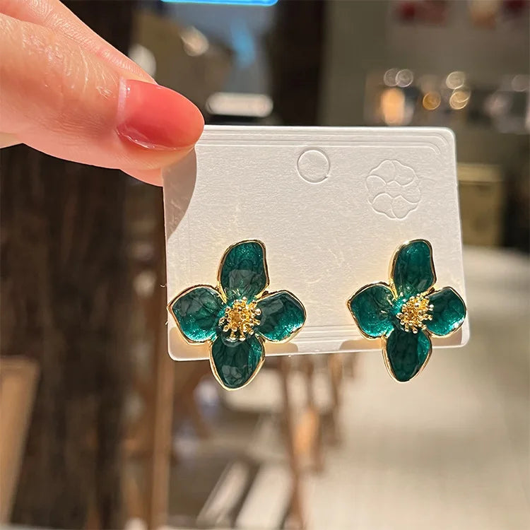 Panqureli® Hibiskus-Blüten-Ohrstecker mit Glasur 2025 für Damen und Mädchen – romantischer französischer und koreanischer Vintage-Stil für Hochzeiten