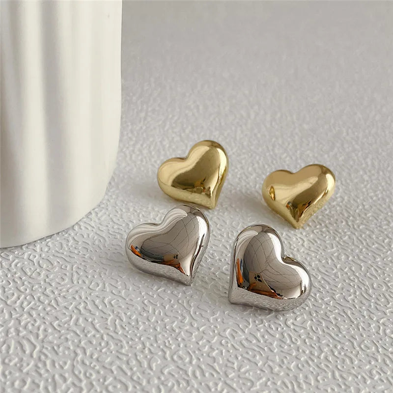 Panqureli® Goldfarbene Herz-Ohrstecker mit glatter Oberfläche für Damen und Mädchen – minimalistischer Hochzeits- und Brautschmuck
