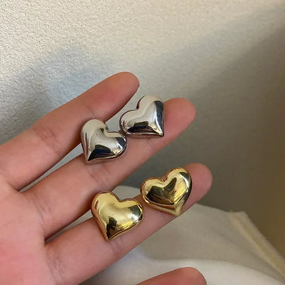 Panqureli® Goldfarbene Herz-Ohrstecker mit glatter Oberfläche für Damen und Mädchen – minimalistischer Hochzeits- und Brautschmuck