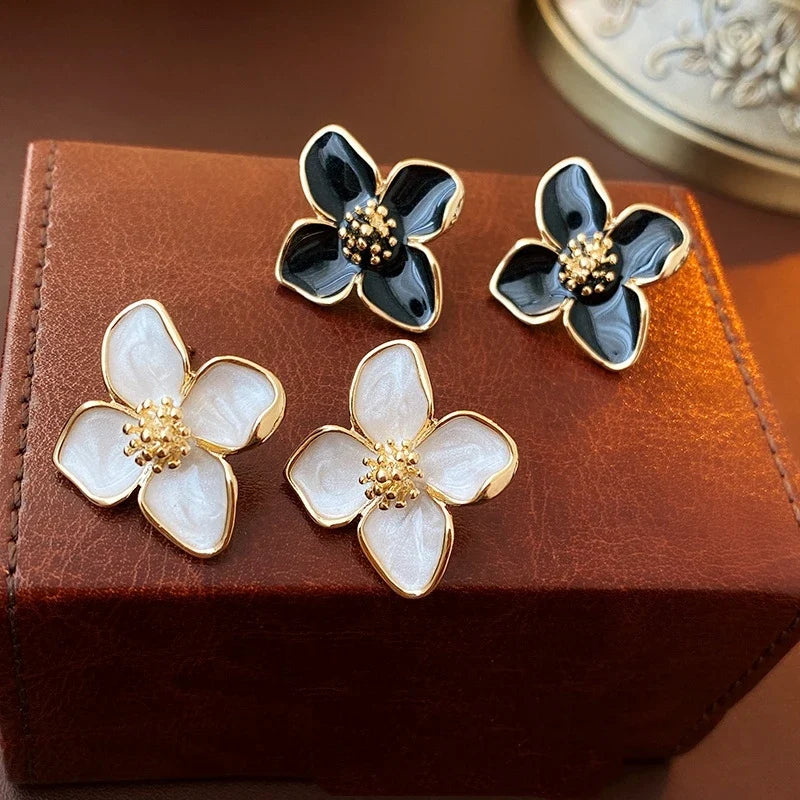 Panqureli® Hibiskus-Blüten-Ohrstecker mit Glasur 2025 für Damen und Mädchen – romantischer französischer und koreanischer Vintage-Stil für Hochzeiten