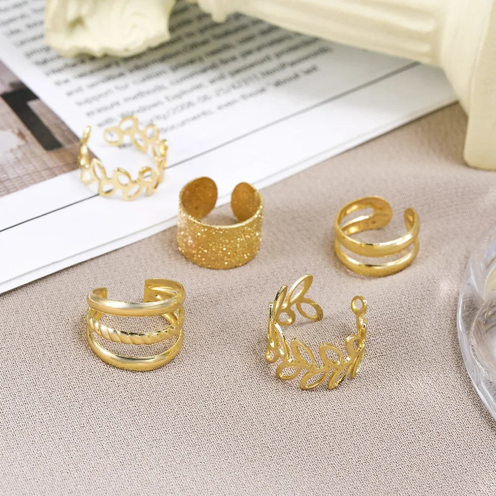 Panqureli® 5-teiliges Set silberfarbener Ohrclips mit Blattmotiv für Damen und Herren – schlichte C-förmige Ear Cuffs ohne Ohrloch