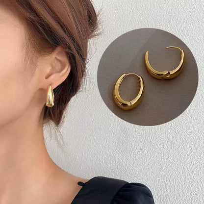 Panqureli® 2 schlichte, modische U-förmige Ohrringe für Damen – für Alltag, Freizeit, Partys und Feste, Modell 030