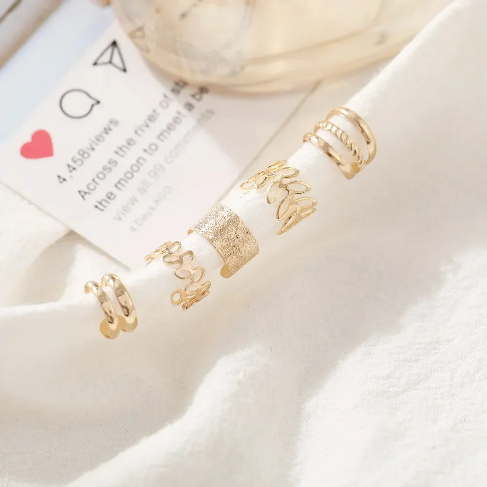 Panqureli® 5-teiliges Set silberfarbener Ohrclips mit Blattmotiv für Damen und Herren – schlichte C-förmige Ear Cuffs ohne Ohrloch