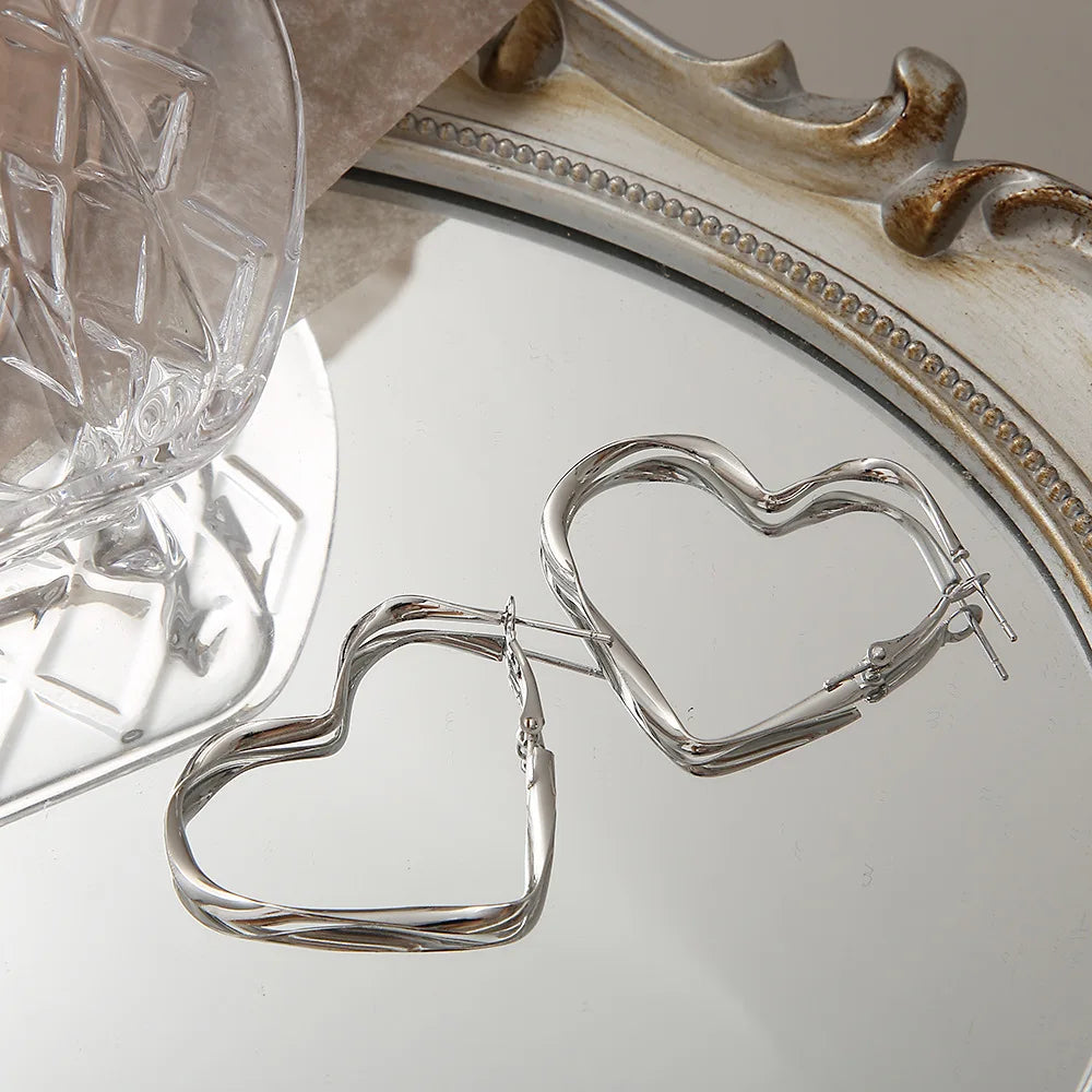 Panqureli® Unregelmäßige silberfarbene Ohrringe in fließender Optik im Y2K-Stil – geometrischer Hip-Hop- und Punk-Ohrschmuck für Damen und Mädchen, Trend 2024