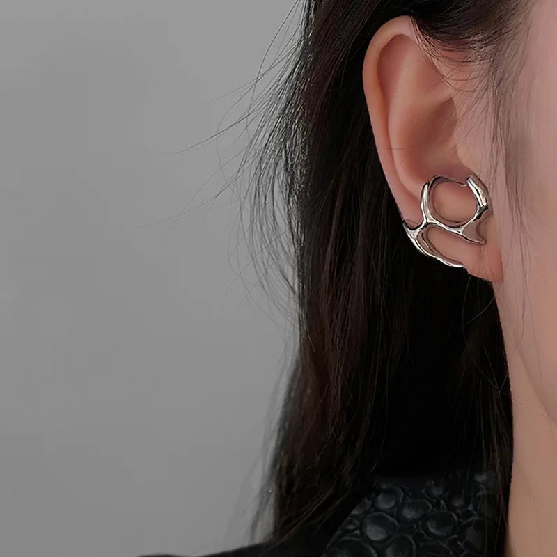 Panqureli® Unregelmäßige silberfarbene Ohrringe in fließender Optik im Y2K-Stil – geometrischer Hip-Hop- und Punk-Ohrschmuck für Damen und Mädchen, Trend 2024