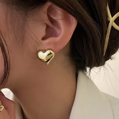 Panqureli® Goldfarbene Herz-Ohrstecker mit glatter Oberfläche für Damen und Mädchen – minimalistischer Hochzeits- und Brautschmuck