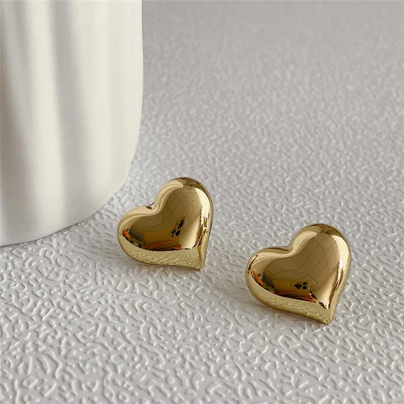 Panqureli® Goldfarbene Herz-Ohrstecker mit glatter Oberfläche für Damen und Mädchen – minimalistischer Hochzeits- und Brautschmuck